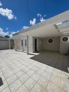 Casa Comercial ou Residencial - Jardim Santa Maria - 4 Dormitórios - 190m².