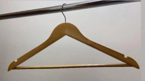 Cabide de madeira para roupas