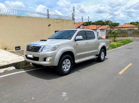 Hilux SRV 4x4 Aut. 2013