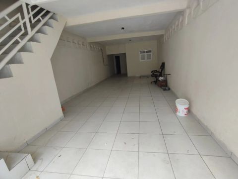 Vendo casa de 1° andar. Planalto 13 de maio