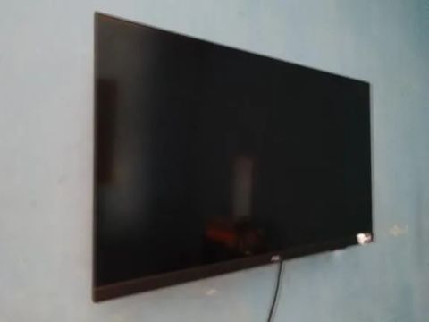 TV AOC Rokutv/32pol. 3 meses de uso
