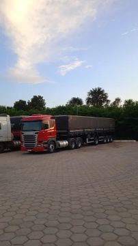 Scania R440 6x4 com retarder.