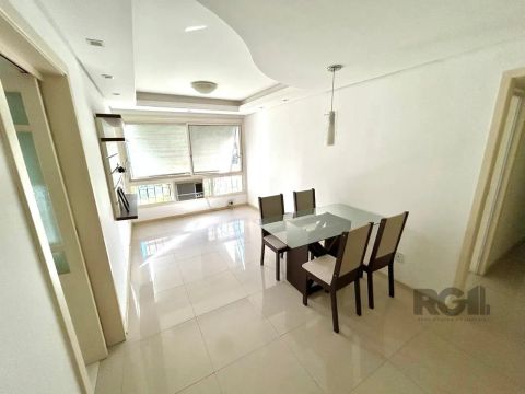 Excelente apartamento térreo, 2 dormitórios, living 2 ambientes, cozinha, área de serviço 