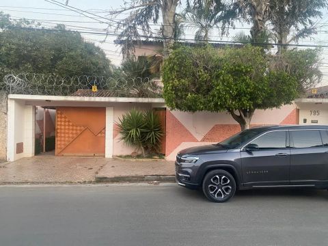 Casa à Venda/Aluguel na Morada do Sol