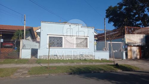 RESIDÊNCIA com 3 dormitórios à venda com 345m² por R$ 980.000,00 no bairro Água Verde - CU