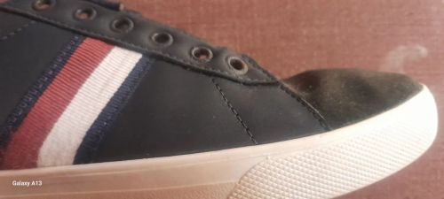 Tênis Masculino Casual Preto com Detalhes em Branco e Vermelho Tamanho 40