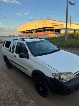 Strada 1.4 com capota 