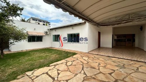 EXCELENTE CASA EM CONDOMÍNIO FECHADO