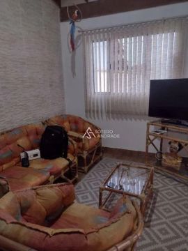 Casa com excelente localização na praia Massaguaçu