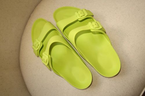 Sandália Brizza Arezzo verde limão 