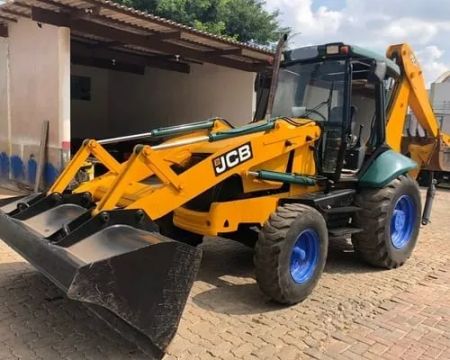 Retroescavadeira Jcb 3c ano 2009 em ótimo estado 