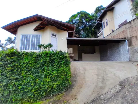 CASA COM 160M2 NO BAIRRO SOUZA CRUZ, EM BRUSQUE!