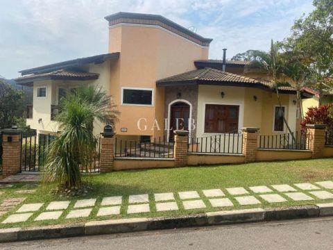 Espetacular Casa de Luxo em Condomínio Flamboyant, Atibaia-SP: 4 Quartos, 2 Suítes, 3 Sala