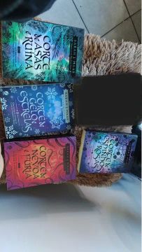 Coleção Corte de Espinhos e Rosas - Sarah J. Maas