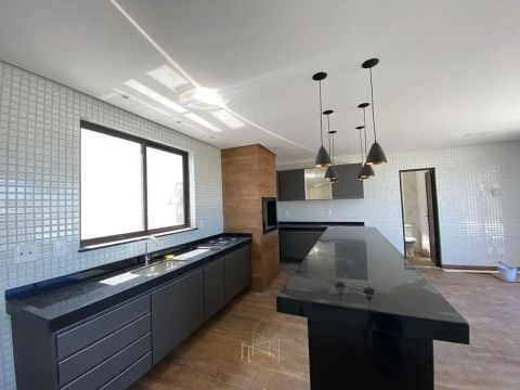 Descrição para Aluguel Fixo - Cobertura com 05 Quartos e 03 Suítes
