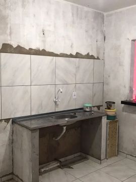 Vendo casa na avenida bem localizada próximo de escola 