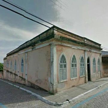 Casarão de esquina, no centro, com arquitetura única para venda