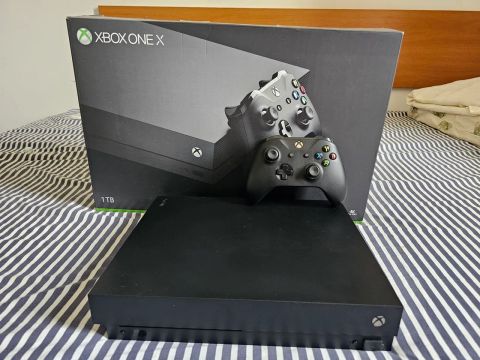 Xbox One X 1TB - Semi Novo - Console de última geração