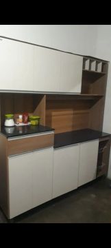 Armário de cozinha, de pé.