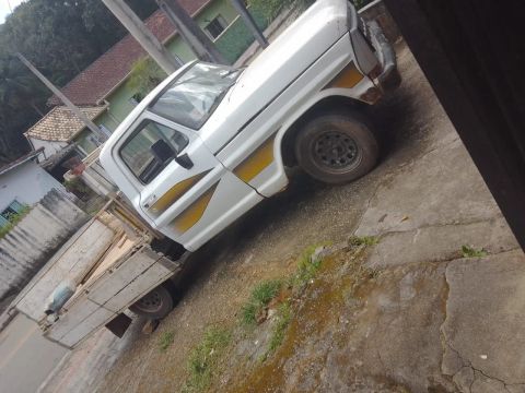 Caminhão Ford F-100 - Conservado e pronto para o trabalho!