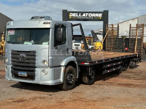 Caminhão Prancha VW 24.280 2014 - Robustez e Eficiência no Transporte de Máquinas