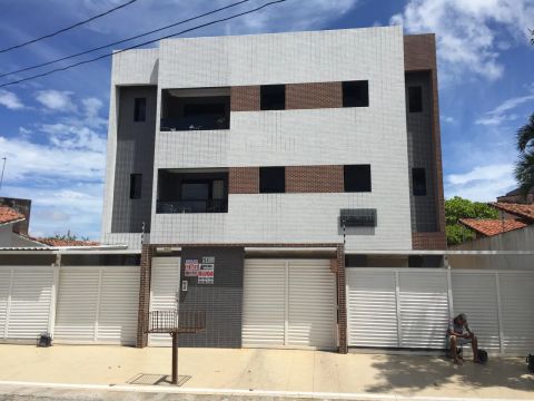 Imóvel para aluguel tem 90 metros quadrados com 3 quartos