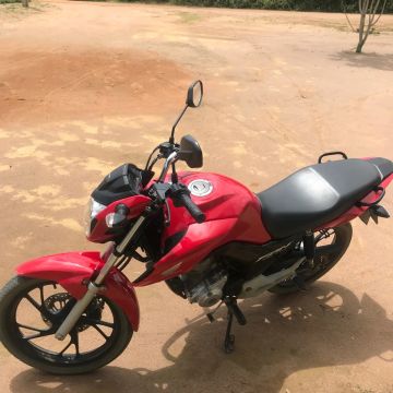 Moto semi nova, menos de 10 km rodados 