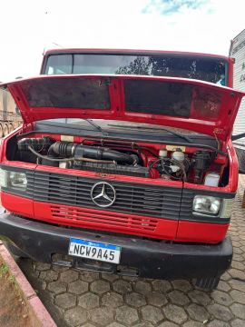 Caminhão Mercedes Benz 710 ano 2011