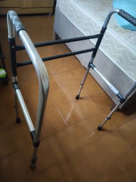 Andador dobrável 