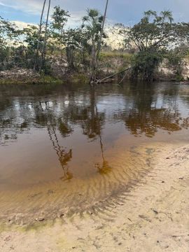 Sítio com acesso à água e área verde no Auau