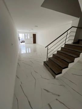 Imóvel Comercial Aluguel Casa Duplex Nova no Adrianópolis