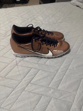 Chuteira society Nike mercurial