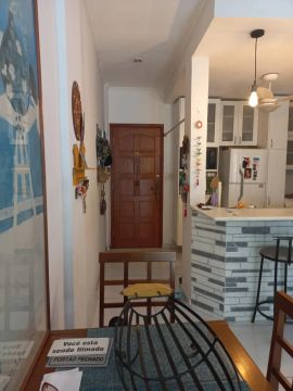Lindo apto em Benfica c/garagem. Ótima localização! Próximo a todo tipo de comércio e cond