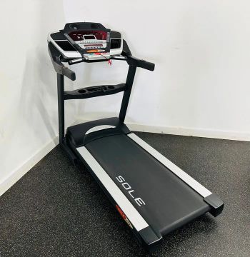 Esteira Profissional Dobrável Sole F83 - VALOR NEGOCIÁVEL