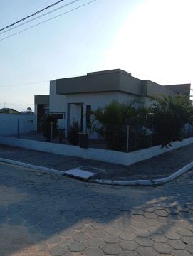 Casa de esquina laje 3 quartos
