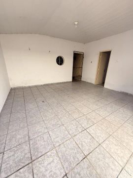 Casa próximo ao mercado do Dirceu 2 quadrados com 4 quartos em Itararé - Teresina - PI