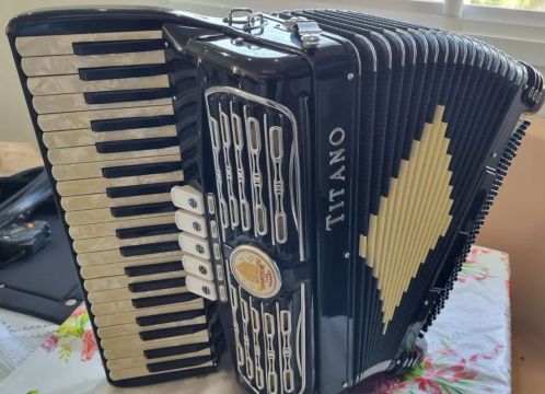 Acordeon Titano - Instrumento Musical