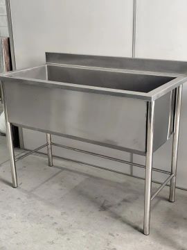 Tanque Industrial em Aço Inox - Perfeito para Armazenamento e Processamento de Líquidos