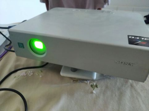 Vendo um Projetor Sony VPL-ES2