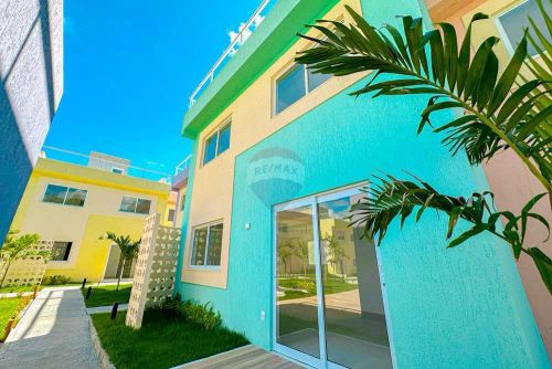 C2 - Casa Triplex em Condomínio, 121 m2 de área privativa com 02 Quartos , Terraço e Garde