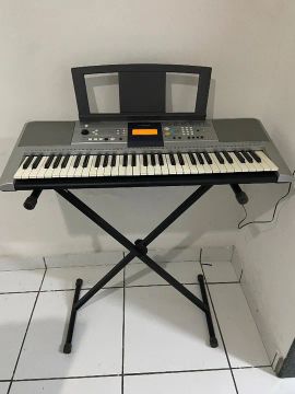 Teclado Yamaha PSR E323