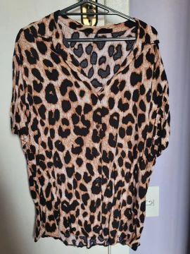 Camisa com estampa de onça M