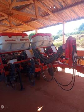 Plantadeira Jummil 6 linhas.