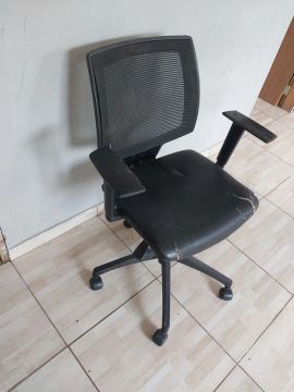 Cadeira de Escritório Giratória Preta 150,00