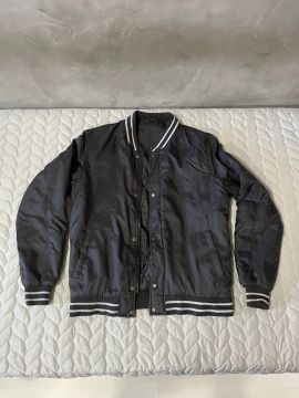 Jaqueta bomber em nylon preta tam P