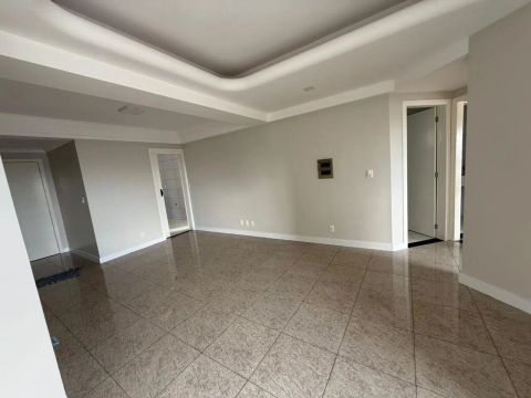 Alugo Apartamento com 2 quartos no Centro
