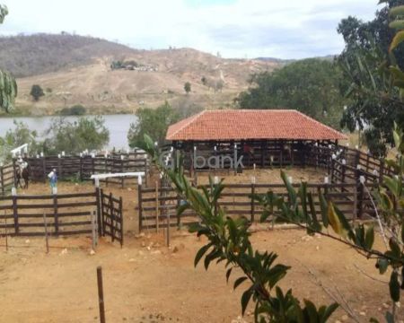 Fazenda/Sítio/Chácara em Araçuaí, no bairro Centro, à venda.