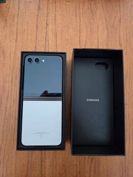 Samsung Galaxy Z Flip 5 - Seminovo