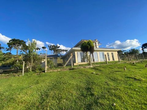 Casa com sítio de 44 mil metros quadrados 