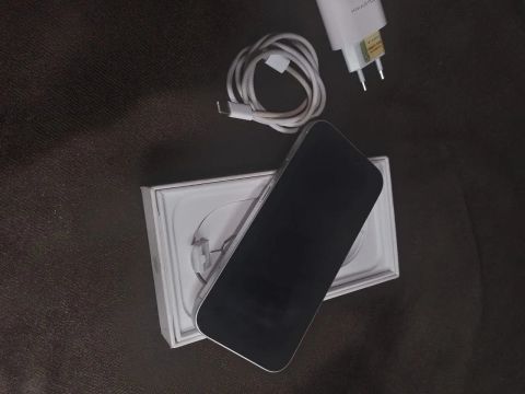 iPhone 16